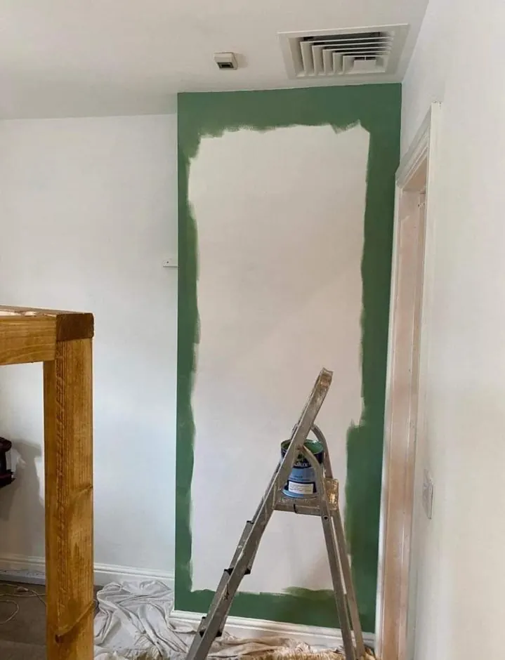 Chambre 2 - Application de la peinture vert sauge